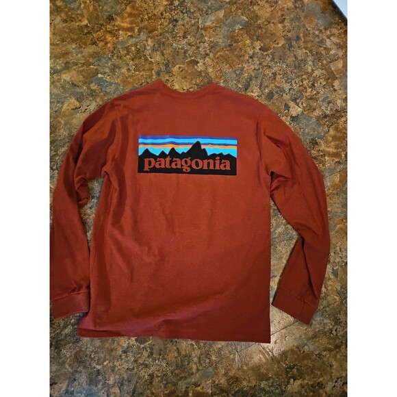 Patagonia Men's Red Cotton T-Shirt Size Small‎ Preowned Regular Fit Long Sleeve - Picture 1 of 6